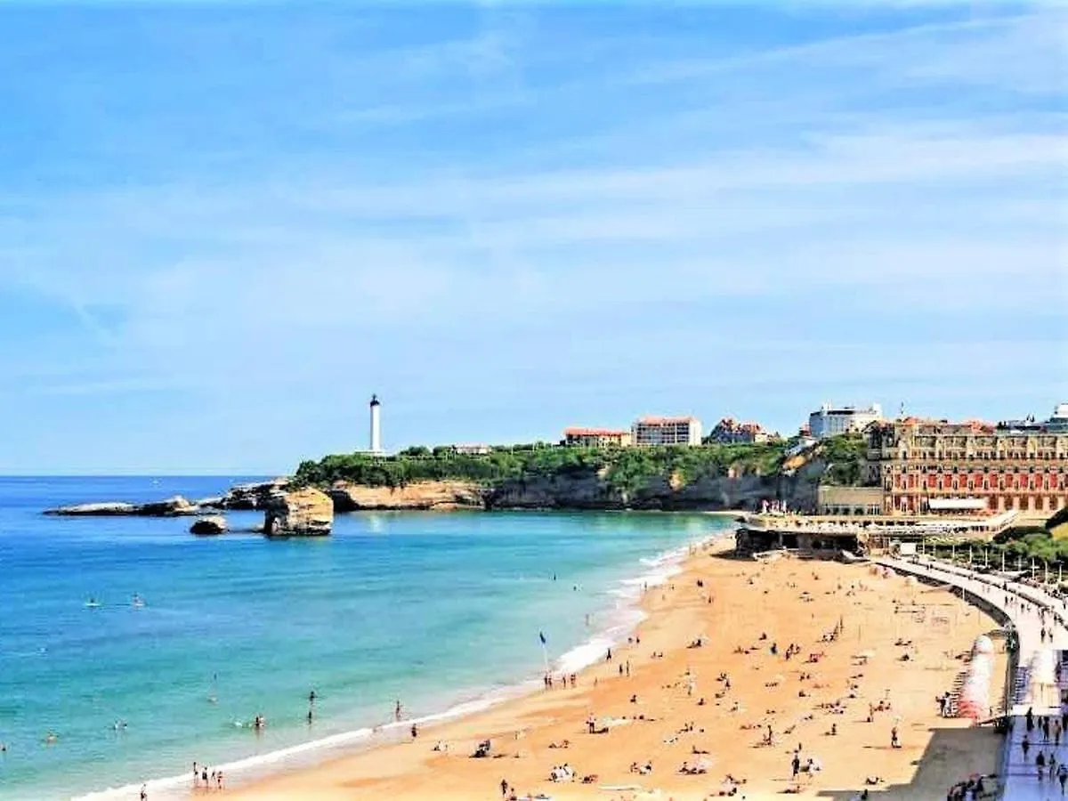 Studio Moderne Avec Terrasse, Wi-Fi, Parking Et Acces Facile Aux Plages A Anglet - Fr-1-3-520 Apartment
