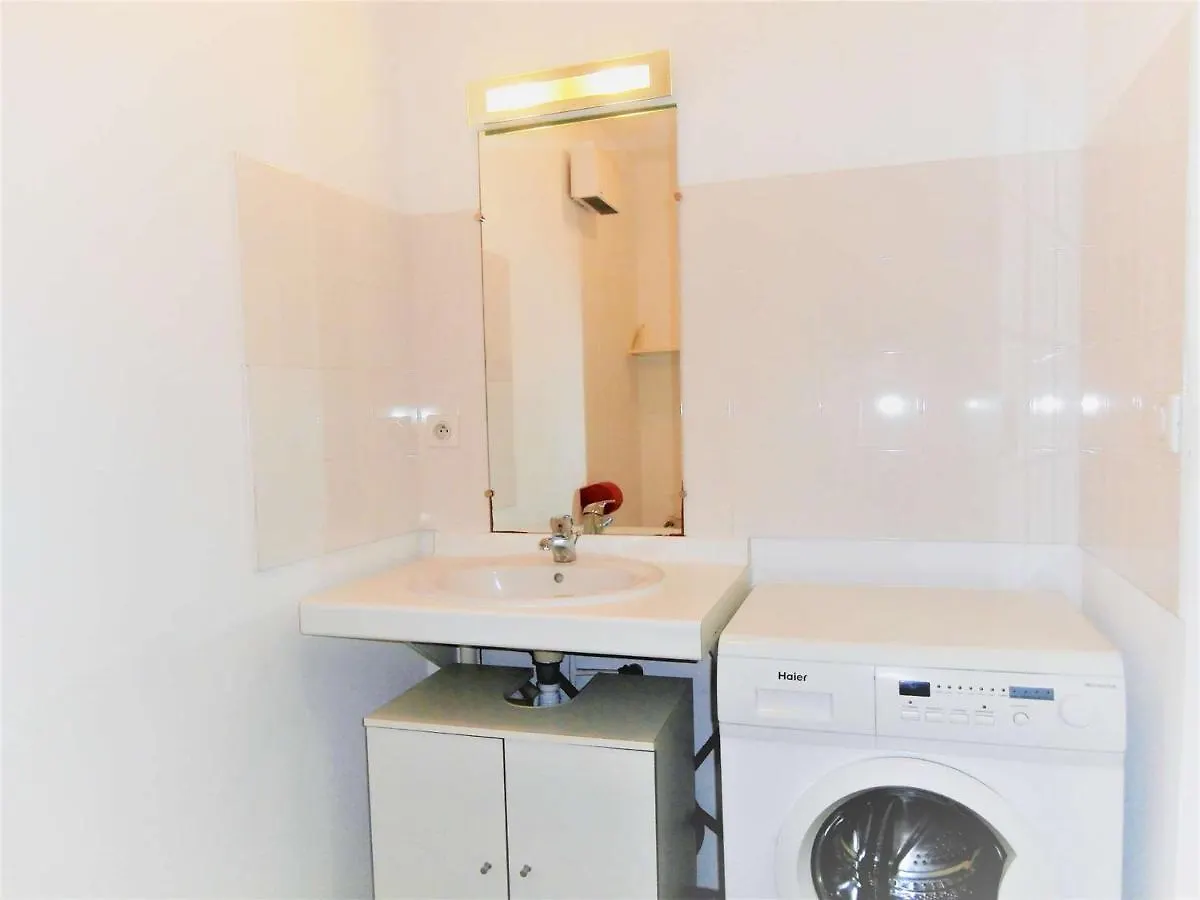 Studio Moderne Avec Terrasse, Wi-Fi, Parking Et Acces Facile Aux Plages A Anglet - Fr-1-3-520 Apartment France